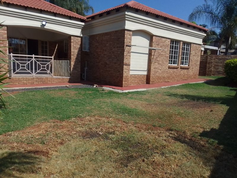 Modern, Stylish Lock-Up-and-Go Living in Prime Safari Gardens - Photo 1