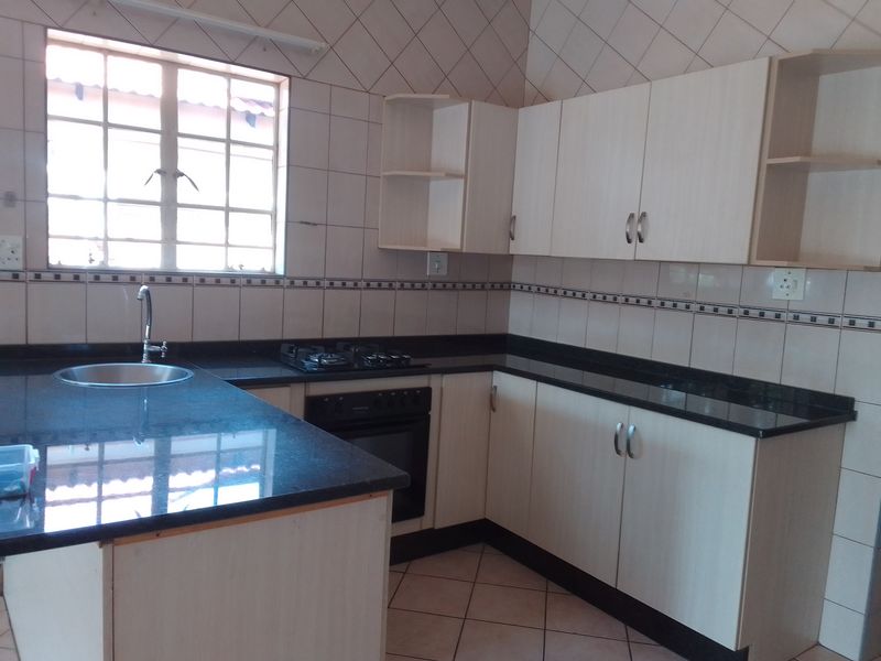 Modern, Stylish Lock-Up-and-Go Living in Prime Safari Gardens - Photo 4