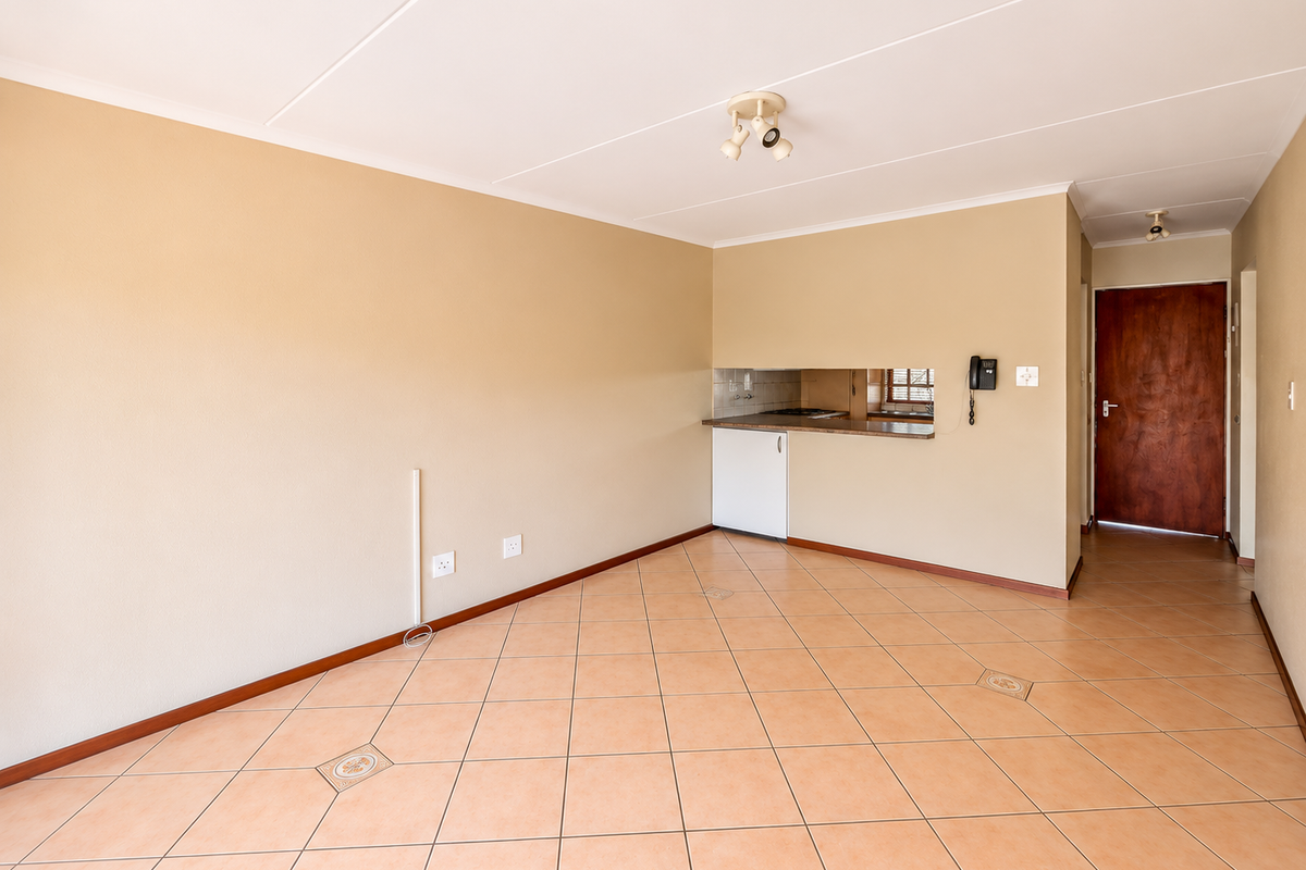 Modern 2-Bedroom, 2-Bathroom Apartment in a Secure Estate - Photo 4