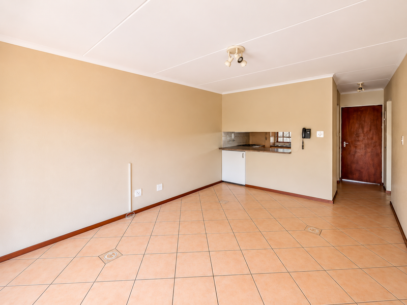 Modern 2-Bedroom, 2-Bathroom Apartment in a Secure Estate - Photo 4