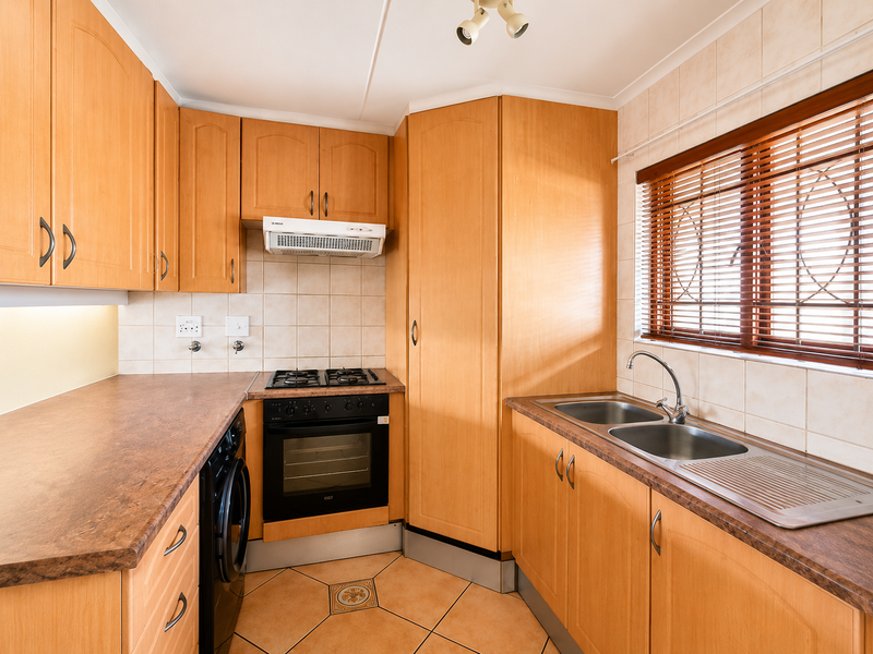 Modern 2-Bedroom, 2-Bathroom Apartment in a Secure Estate - Photo 5
