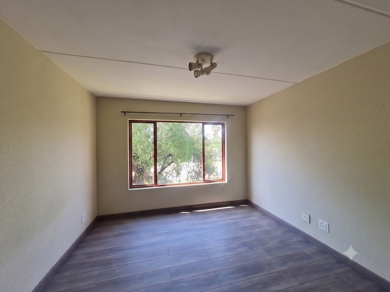 Modern 2-Bedroom, 2-Bathroom Apartment in a Secure Estate - Photo 7