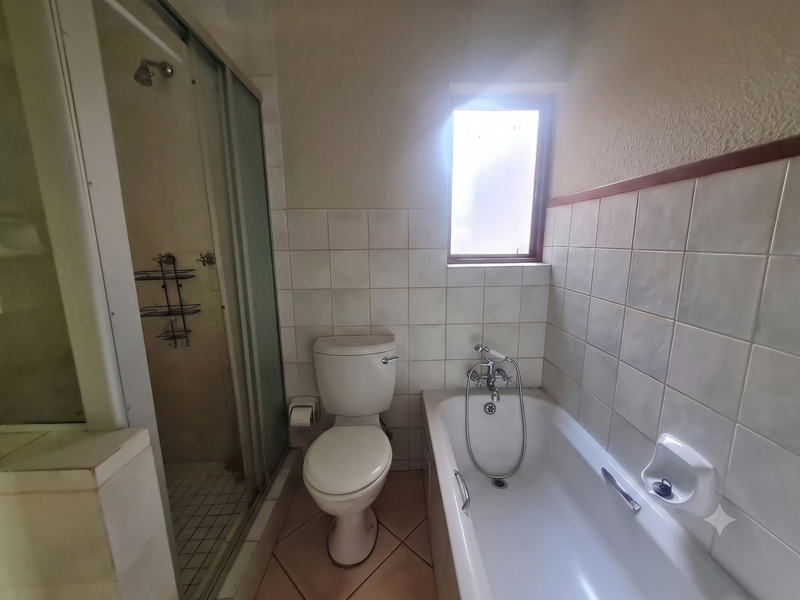 Modern 2-Bedroom, 2-Bathroom Apartment in a Secure Estate - Photo 6