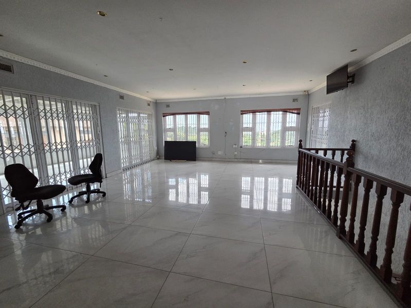 Palatial Grandeur In Prime Shallcross To  Rent - Photo 2
