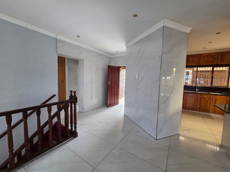 Palatial Grandeur In Prime Shallcross To  Rent - Photo 4