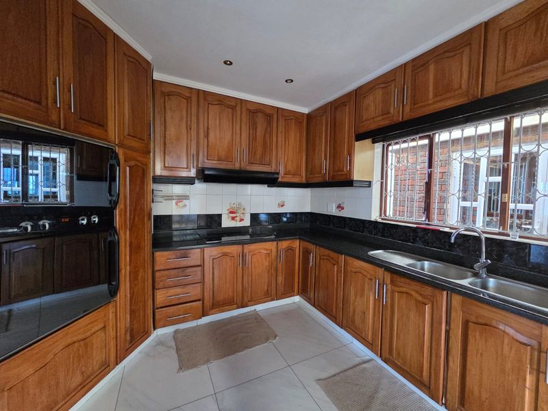 Palatial Grandeur In Prime Shallcross To  Rent - Photo 9