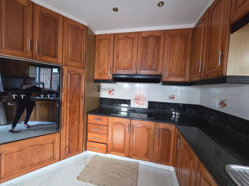 Palatial Grandeur In Prime Shallcross To  Rent - Photo 6