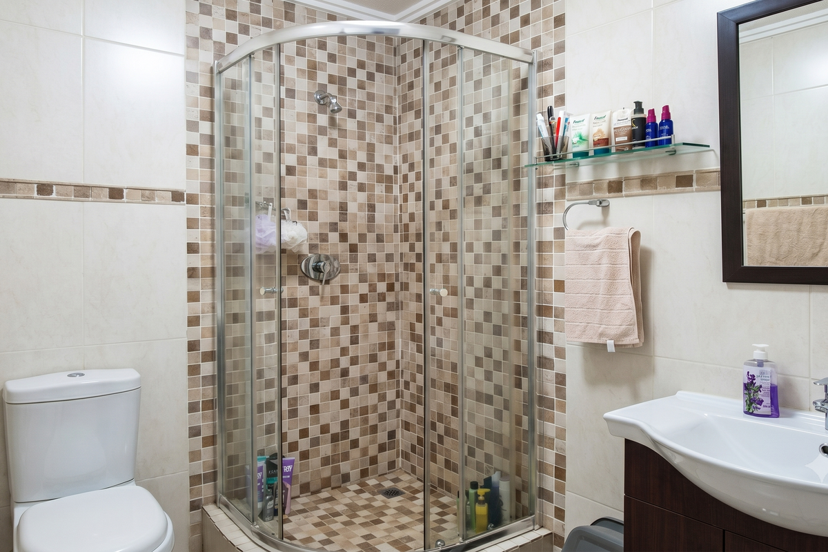 Charming Ground Floor 2-Bed, 2-Bath Unit with Garden - Photo 5