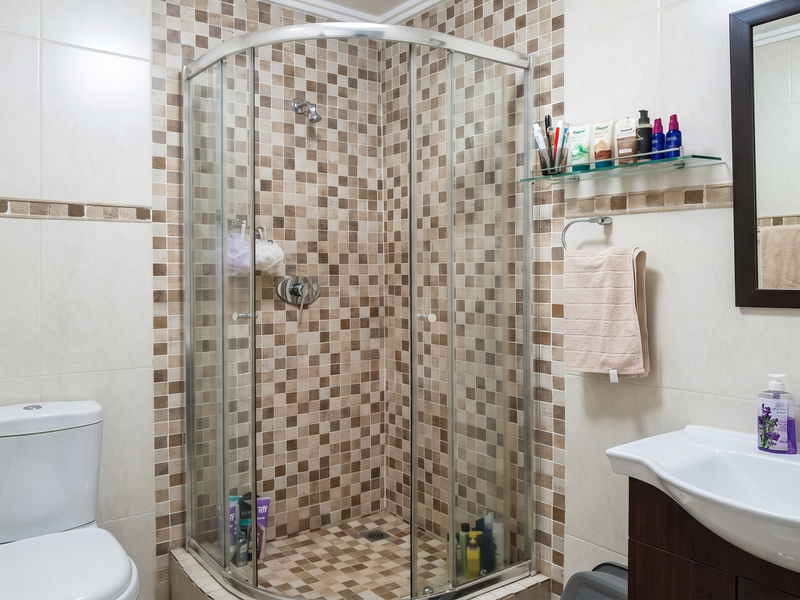Charming Ground Floor 2-Bed, 2-Bath Unit with Garden - Photo 5