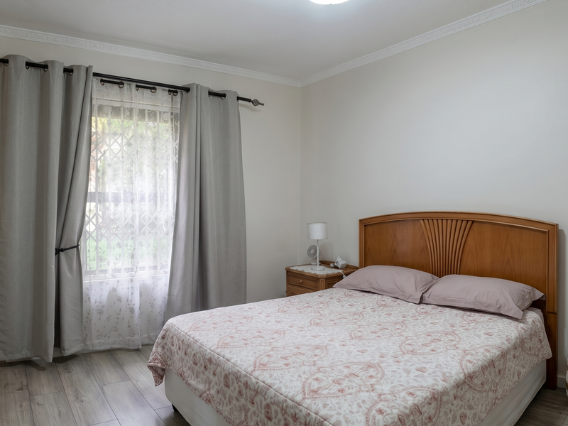 Charming Ground Floor 2-Bed, 2-Bath Unit with Garden - Photo 4