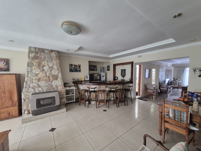 Entertainer’s Dream with Stylish Living - Photo 7