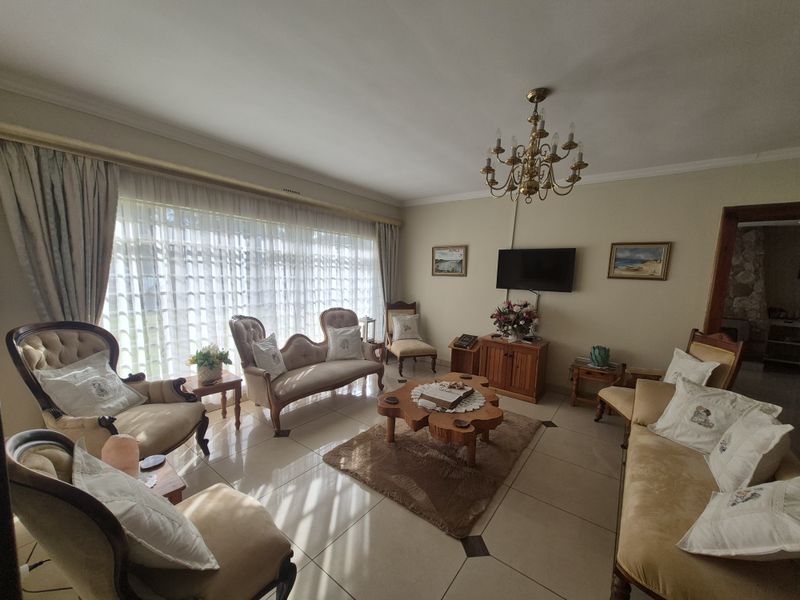 Entertainer’s Dream with Stylish Living - Photo 6
