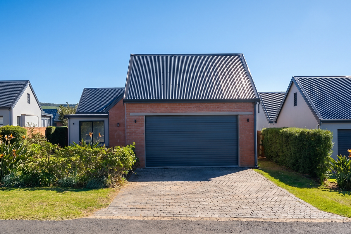 Effortless Estate Living in the Heart of The Vineyards, St Johns Village - Photo 2
