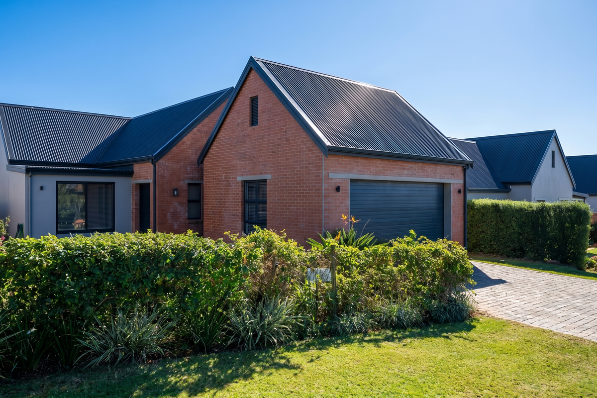 Effortless Estate Living in the Heart of The Vineyards, St Johns Village - Photo 3