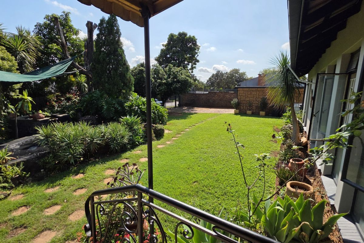 Spacious Family Home with Entertainment Haven and Income-Generating Flatlet in Magalieskruin - Photo 5