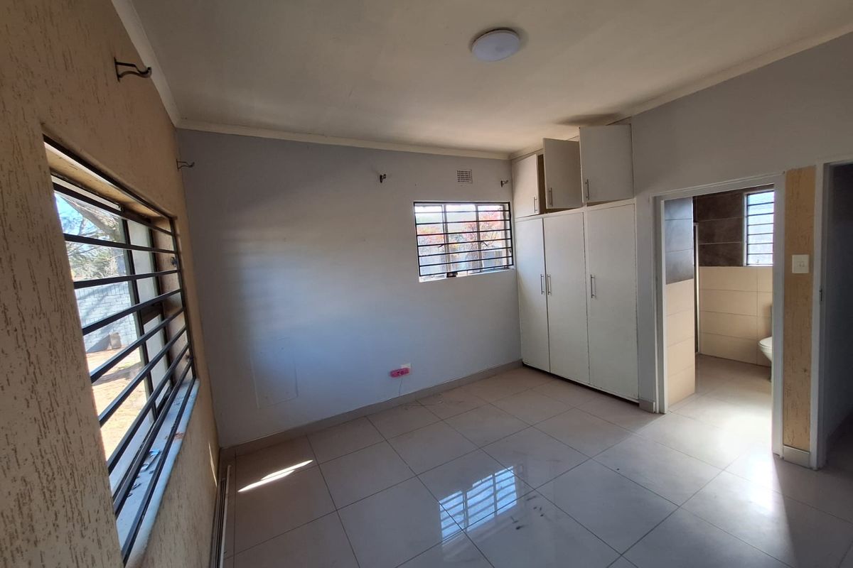Spacious Family Home in a Prime Central Location - Photo 5