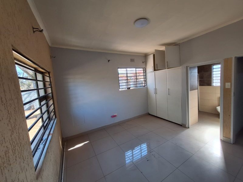 Spacious Family Home in a Prime Central Location - Photo 5