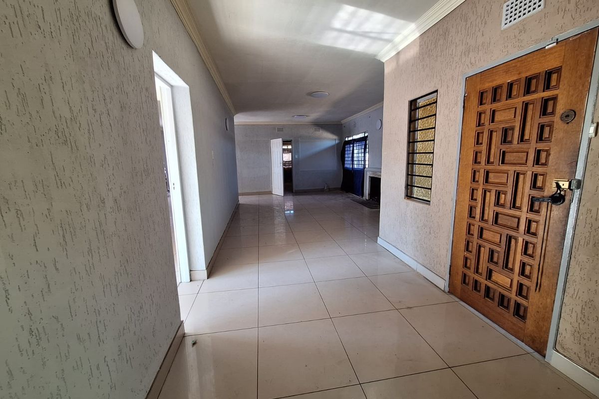 Spacious Family Home in a Prime Central Location - Photo 2