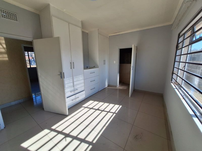Spacious Family Home in a Prime Central Location - Photo 8