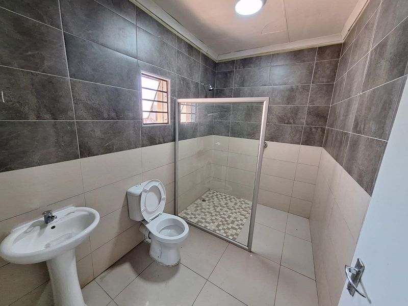 Spacious Family Home in a Prime Central Location - Photo 7