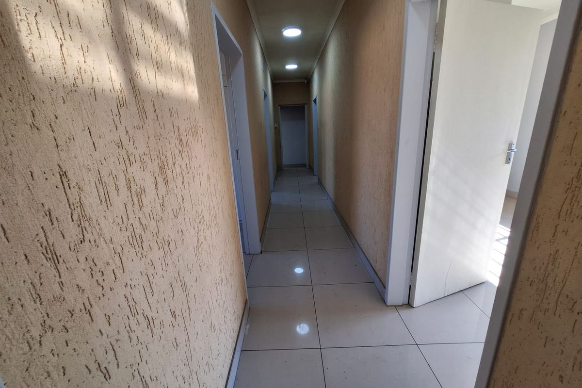 Spacious Family Home in a Prime Central Location - Photo 3