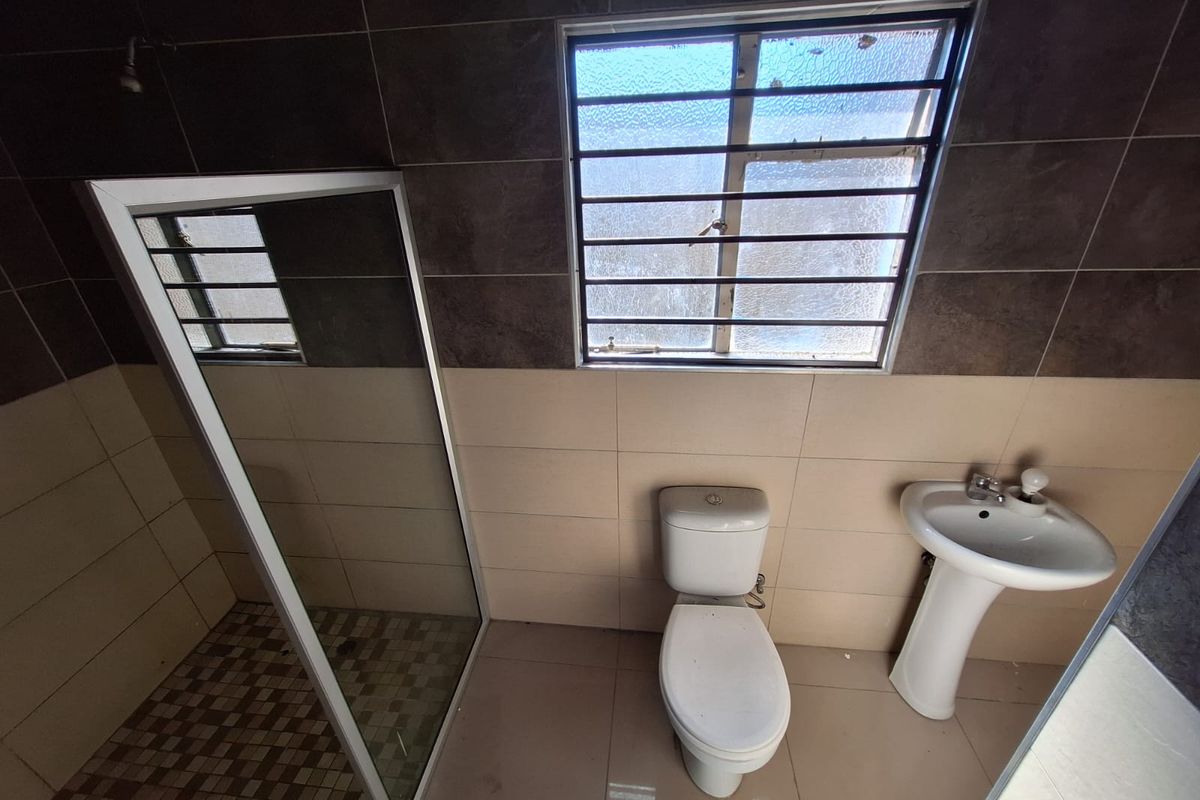 Spacious Family Home in a Prime Central Location - Photo 4