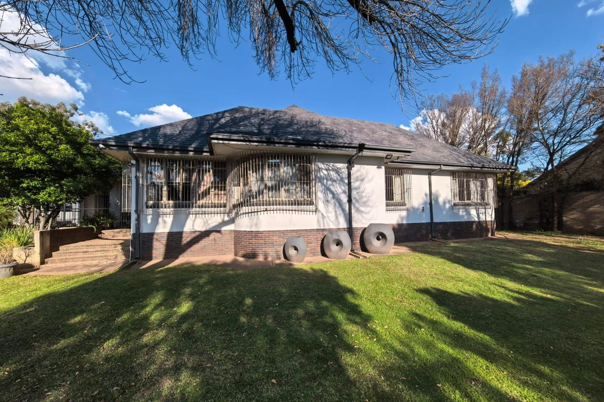 Style and comfort combined -  Family Home for sale in Parys - Photo 2