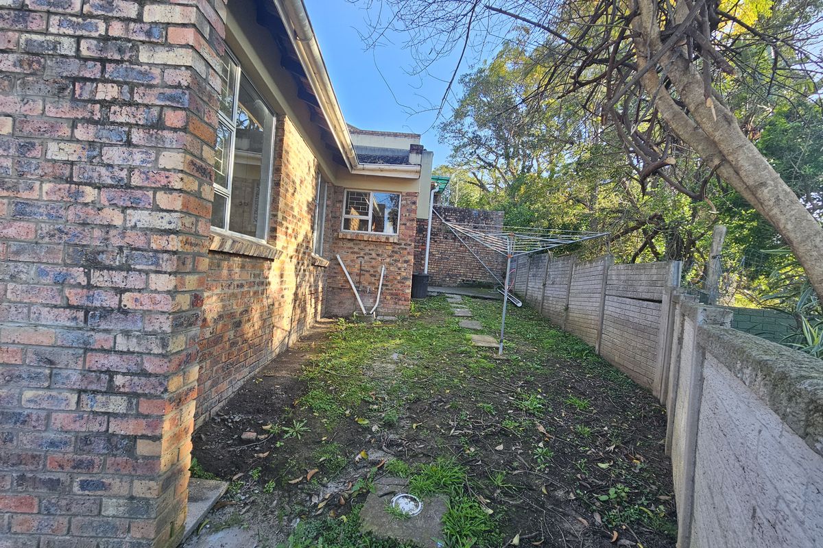 Nahoon Valley - Neat and cosy Townhouse in secure small complex - Photo 3