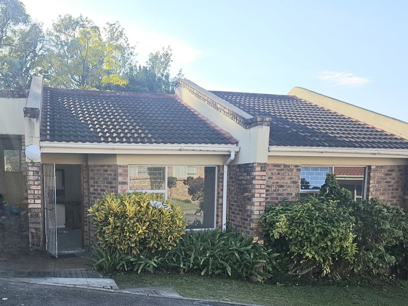 Nahoon Valley - Neat and cosy Townhouse in secure small complex - Photo 1