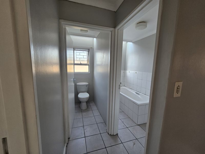 Nahoon Valley - Neat and cosy Townhouse in secure small complex - Photo 9