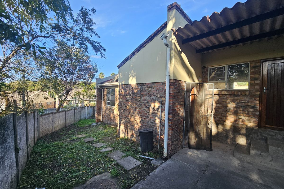 Nahoon Valley - Neat and cosy Townhouse in secure small complex - Photo 4