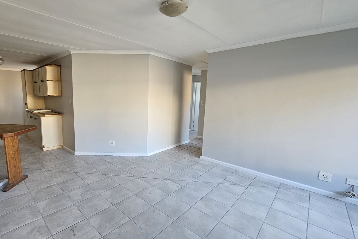 Nahoon Valley - Neat and cosy Townhouse in secure small complex - Photo 5