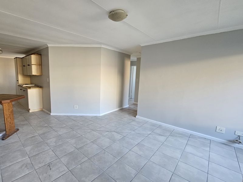 Nahoon Valley - Neat and cosy Townhouse in secure small complex - Photo 5
