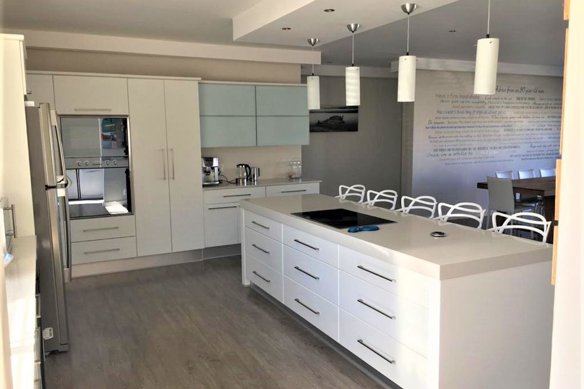 Stunning River Views | Long Term Home With No December Move Out. - Photo 3