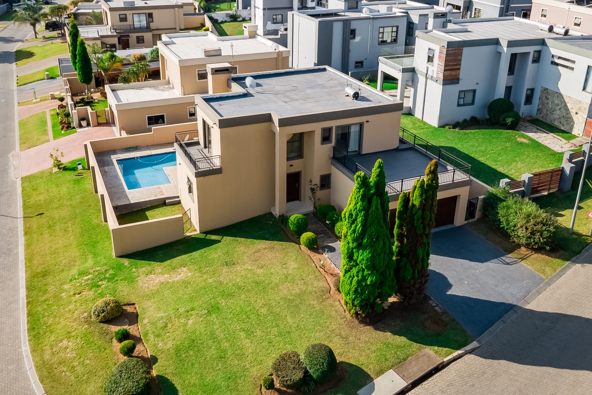 Stunning 3-bedroom house for sale in Kyalami Hills, Midrand—your dream home awaits! Don't miss out! - Photo 4