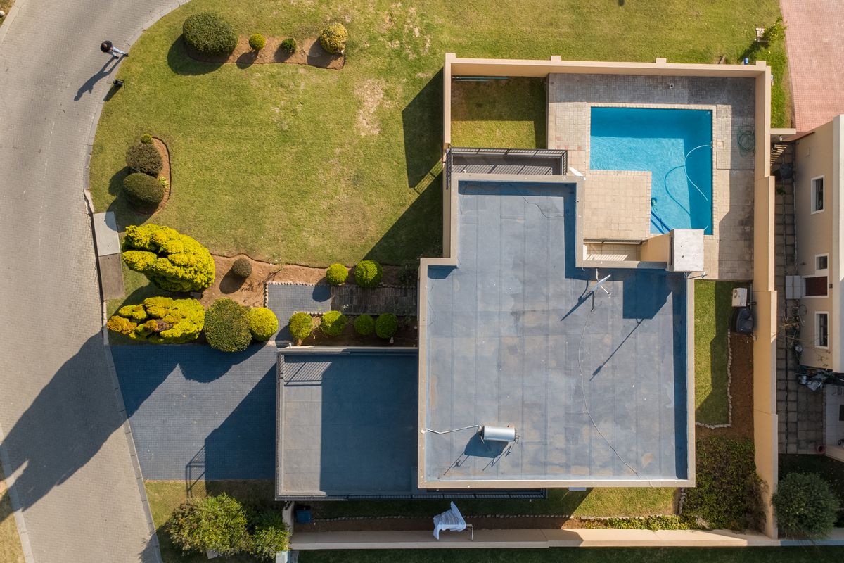 Stunning 3-bedroom house for sale in Kyalami Hills, Midrand—your dream home awaits! Don't miss out! - Photo 3