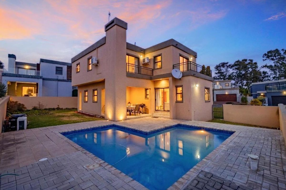 Stunning 3-bedroom house for sale in Kyalami Hills, Midrand—your dream home awaits! Don't miss out! - Photo 2