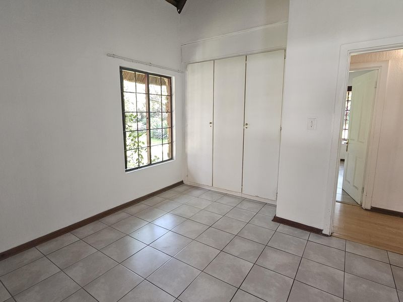 Rustic 3‐Bed Thatch Home on Farm in Midrand - Photo 2