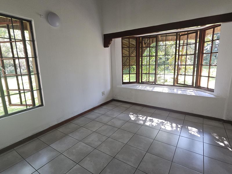 Rustic 3‐Bed Thatch Home on Farm in Midrand - Photo 1