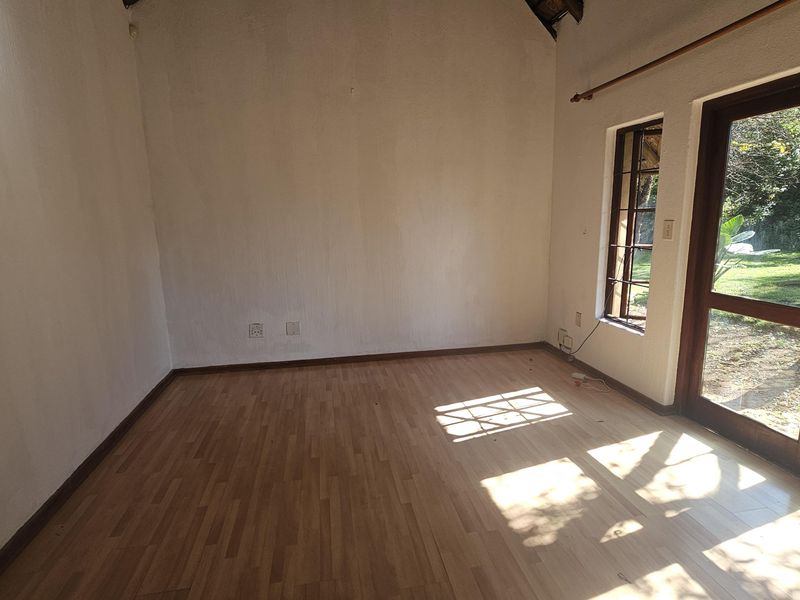 Rustic 3‐Bed Thatch Home on Farm in Midrand - Photo 10