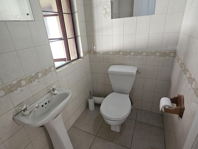 Rustic 3‐Bed Thatch Home on Farm in Midrand - Photo 9