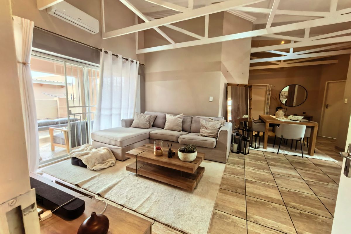 Charming three bedroom home in Waterval East - Photo 4