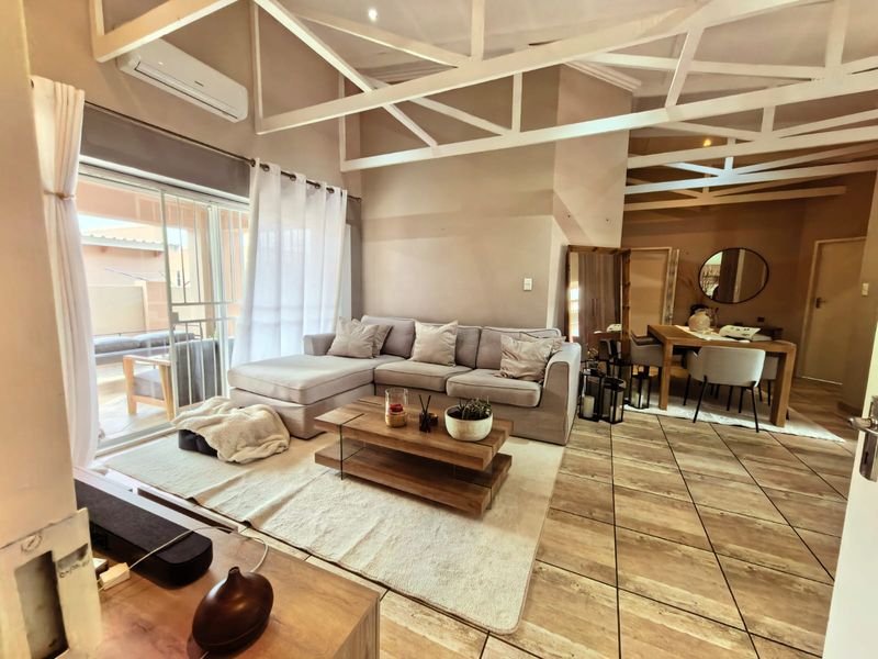 Charming three bedroom home in Waterval East - Photo 4