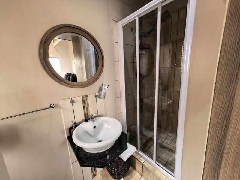 Charming three bedroom home in Waterval East - Photo 9