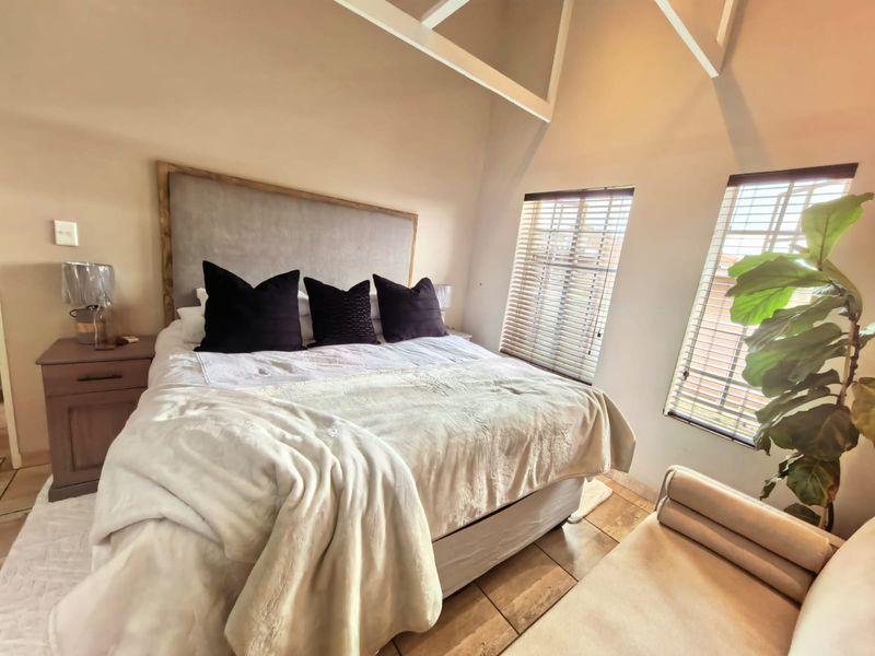 Charming three bedroom home in Waterval East - Photo 7