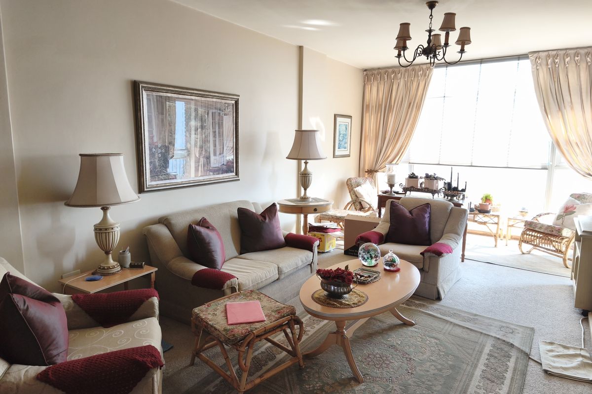 Serene Lakefront Living: Spacious 93sqm Apartment at LakePoint - Photo 4