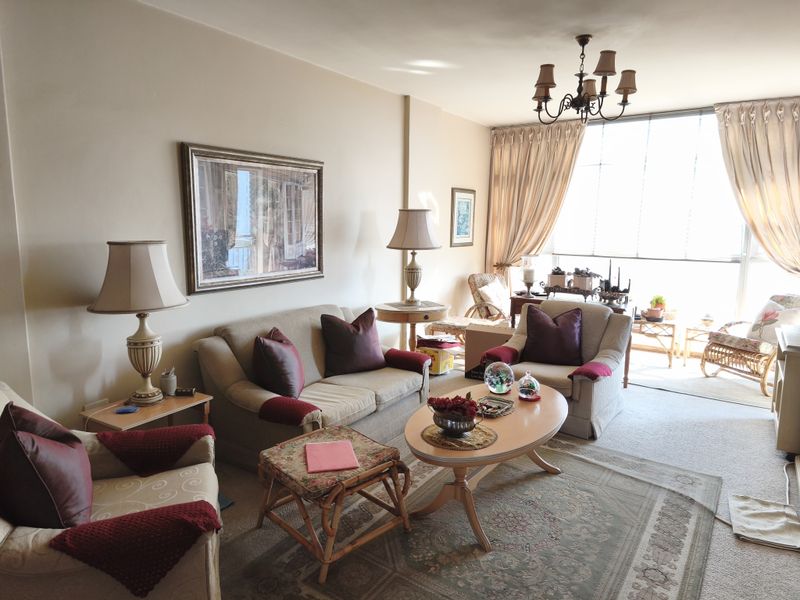 Serene Lakefront Living: Spacious 93sqm Apartment at LakePoint - Photo 4