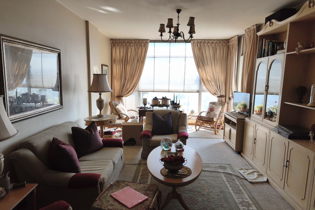 Serene Lakefront Living: Spacious 93sqm Apartment at LakePoint - Photo 5