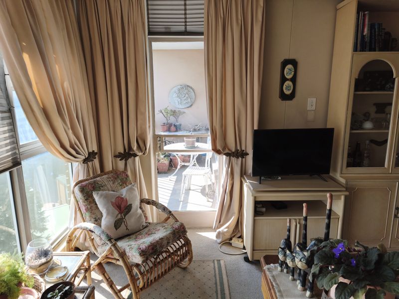 Serene Lakefront Living: Spacious 93sqm Apartment at LakePoint - Photo 7