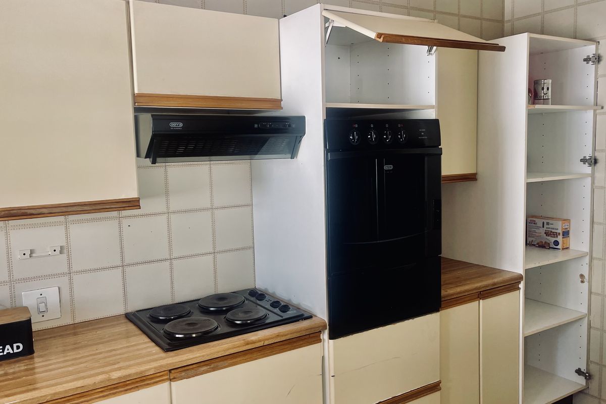 Modern & Secure Lock-Up-and-Go Living Family Home! - Photo 4